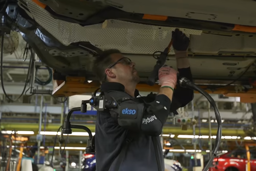 [L’industrie c’est fou] Ford teste des exosquelettes dans deux usines américaines
