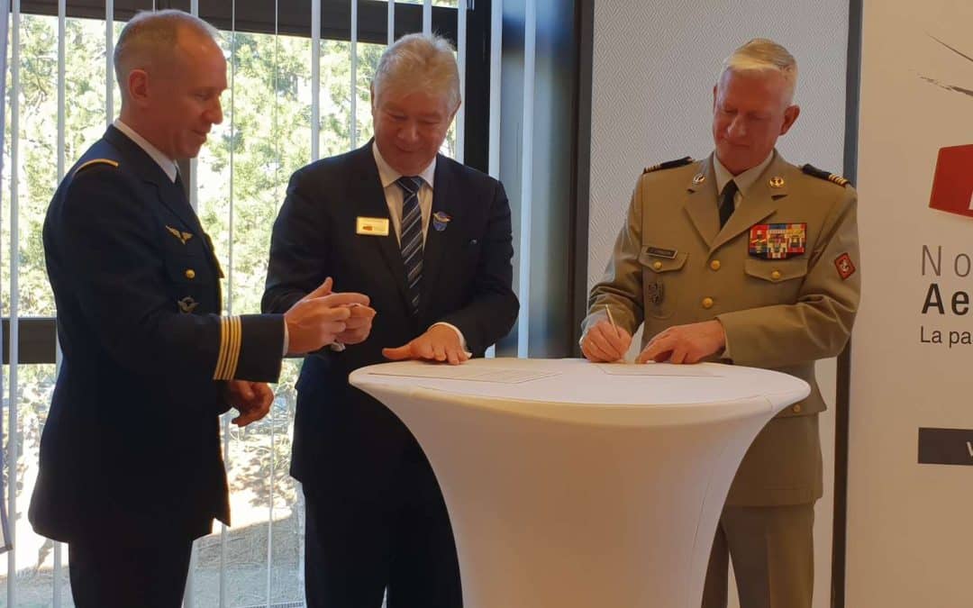 Le Président de Normandie AeroEspace et l’Officier Général de la Zone de Défense et Sécurité Ouest signent une charte d’engagements réciproques
