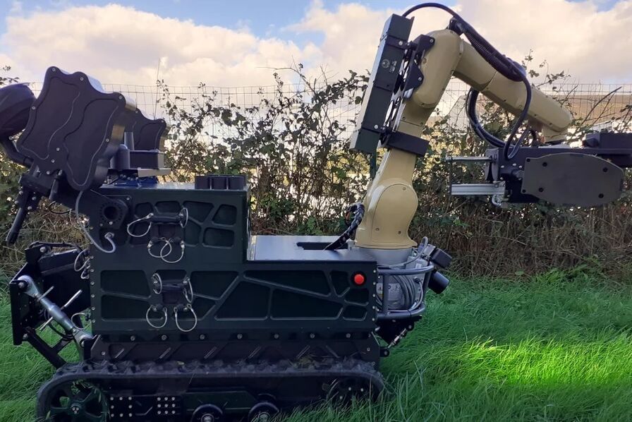 Du mini-robot au véhicule téléopéré, en passant par l’IA, le déminage s’automatise