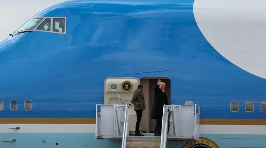 Trump menace Boeing d’acheter ses avions présidentiels à d’autres pays
